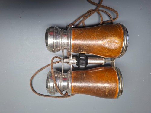 Antico vecchio binocolo - /,
